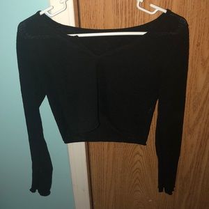 black long sleeve crop top